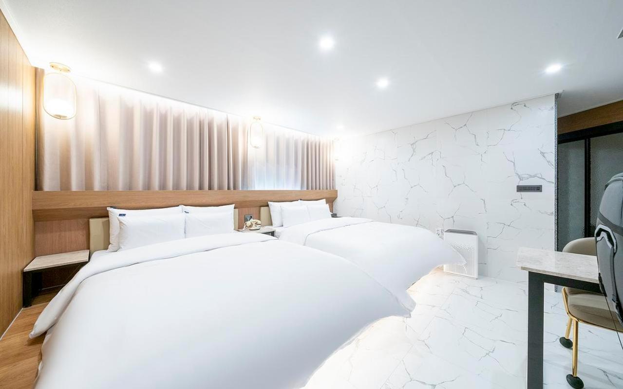 Rosy Hotel Cshongdzsu Kültér fotó