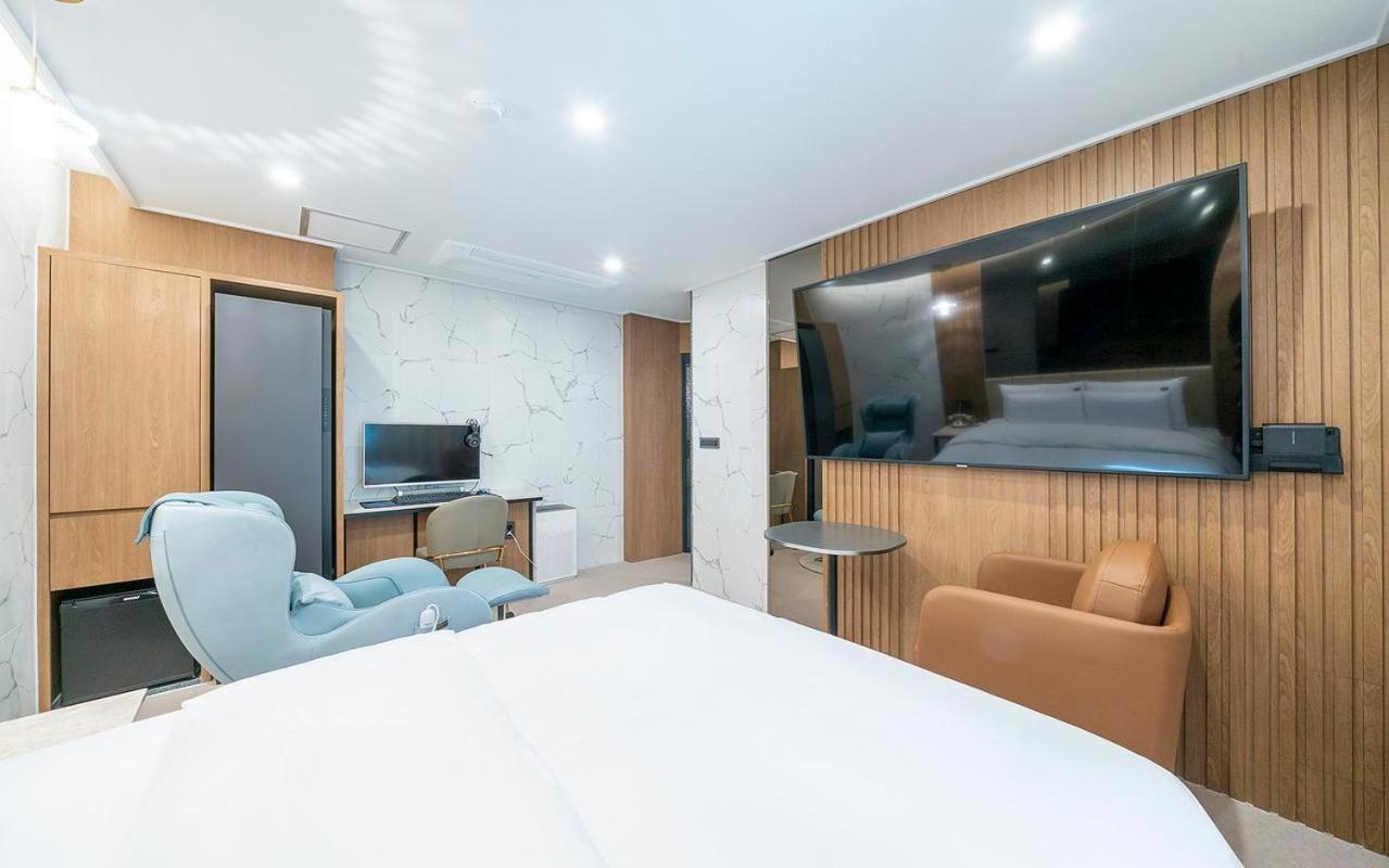 Rosy Hotel Cshongdzsu Kültér fotó
