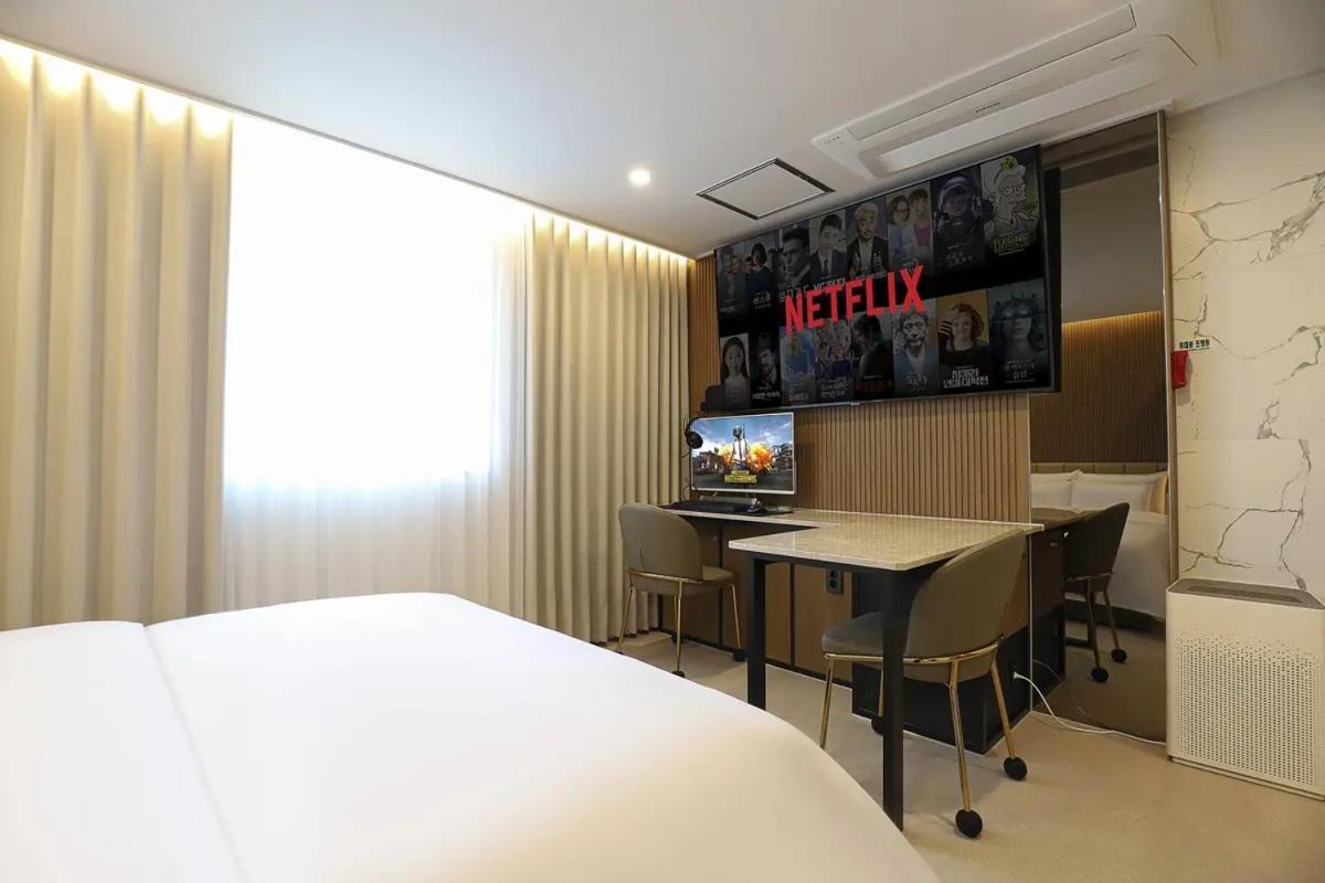 Rosy Hotel Cshongdzsu Kültér fotó
