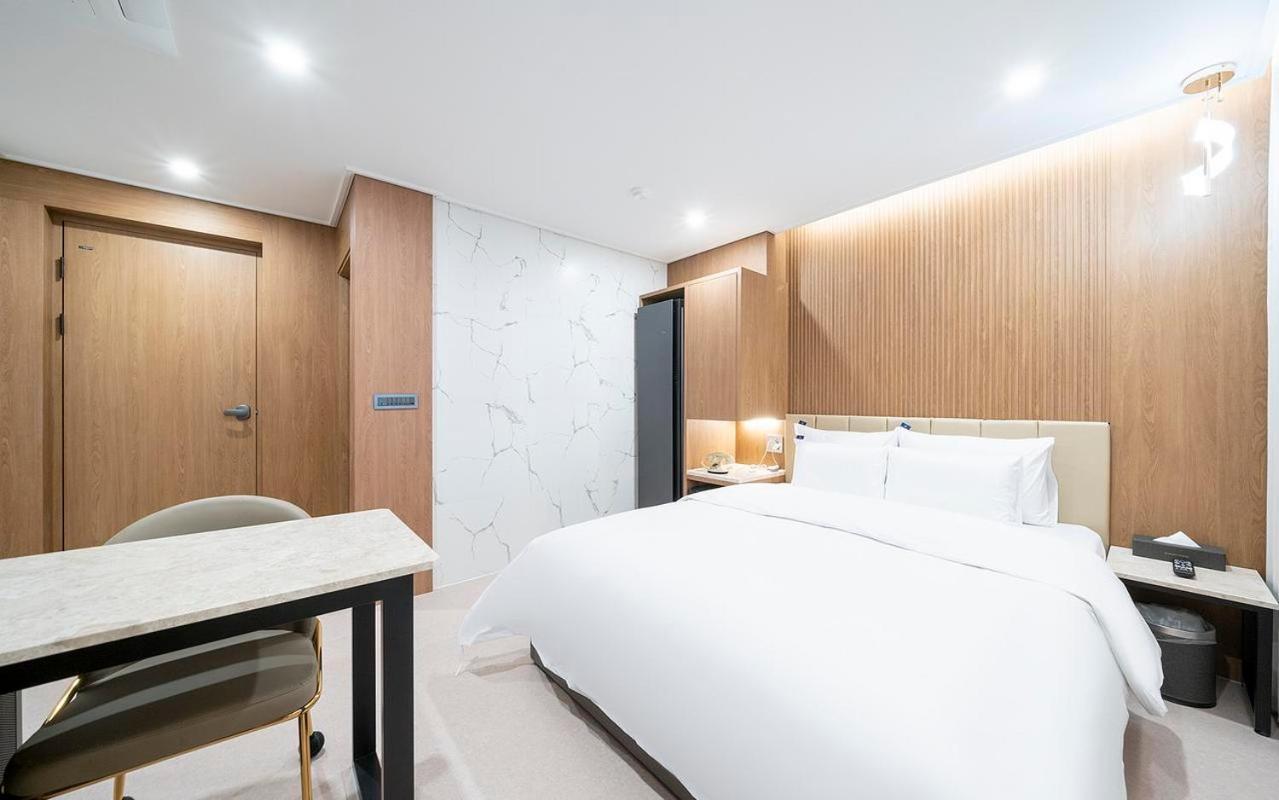 Rosy Hotel Cshongdzsu Kültér fotó